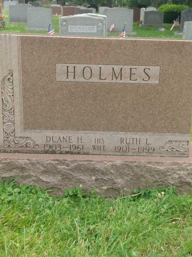 Duane H. Holmes's grave. Photo 3