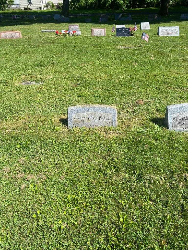 Vivian E. Schwald's grave. Photo 2