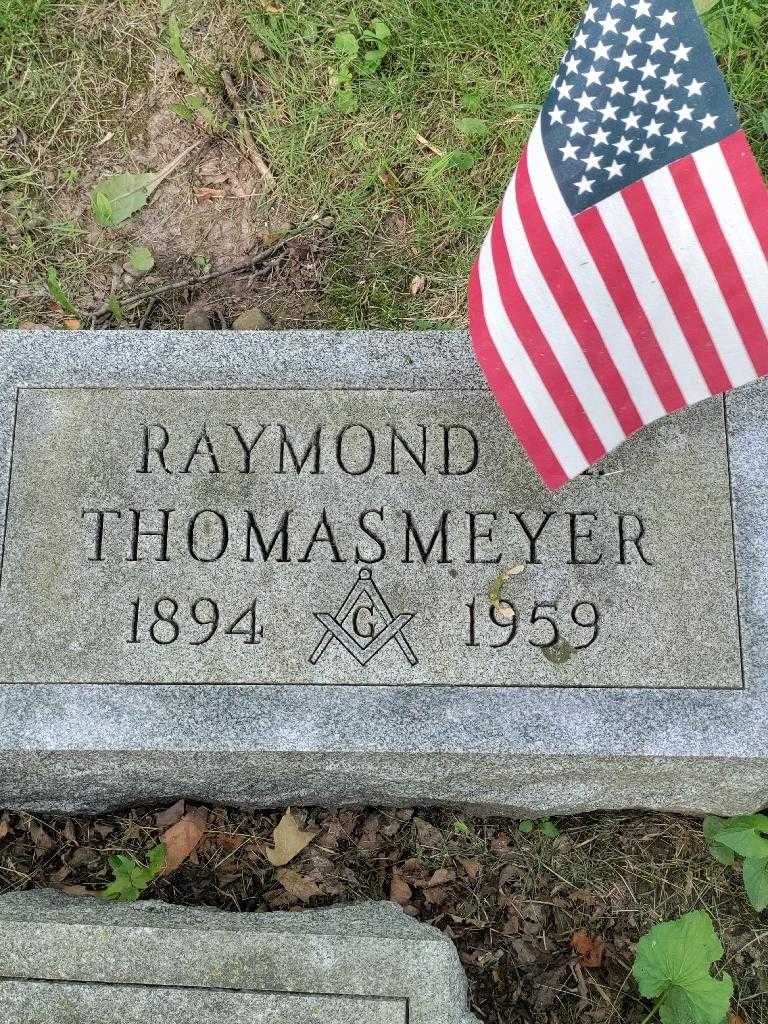 Raymond H. Thomasmeyer's grave. Photo 3