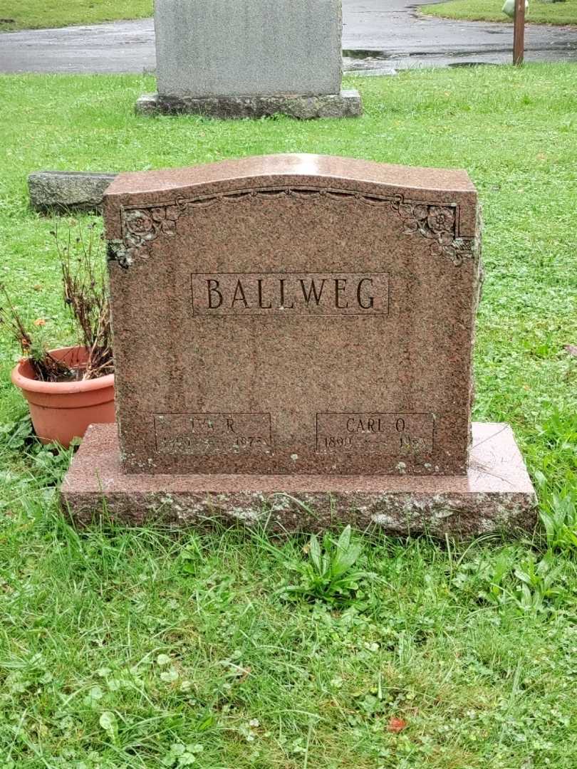 Iva R. Ballweg's grave. Photo 2