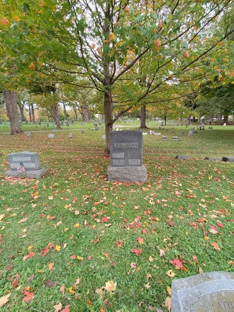 Jessie M. Williams's grave. Photo 1