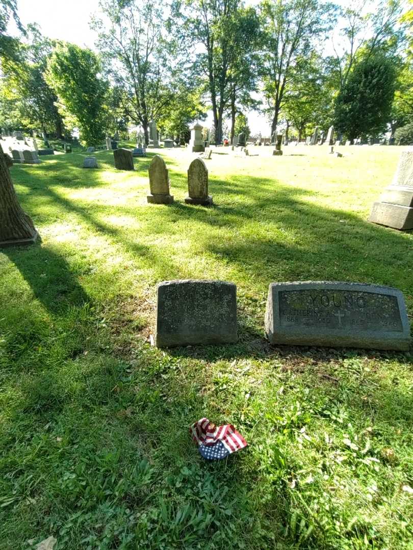 Carrie Young Rauh's grave. Photo 1