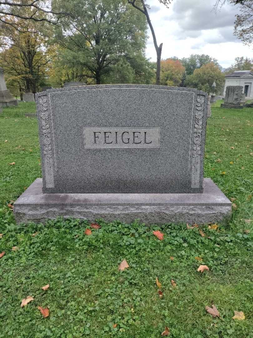 Jacob J. Feigel's grave. Photo 4