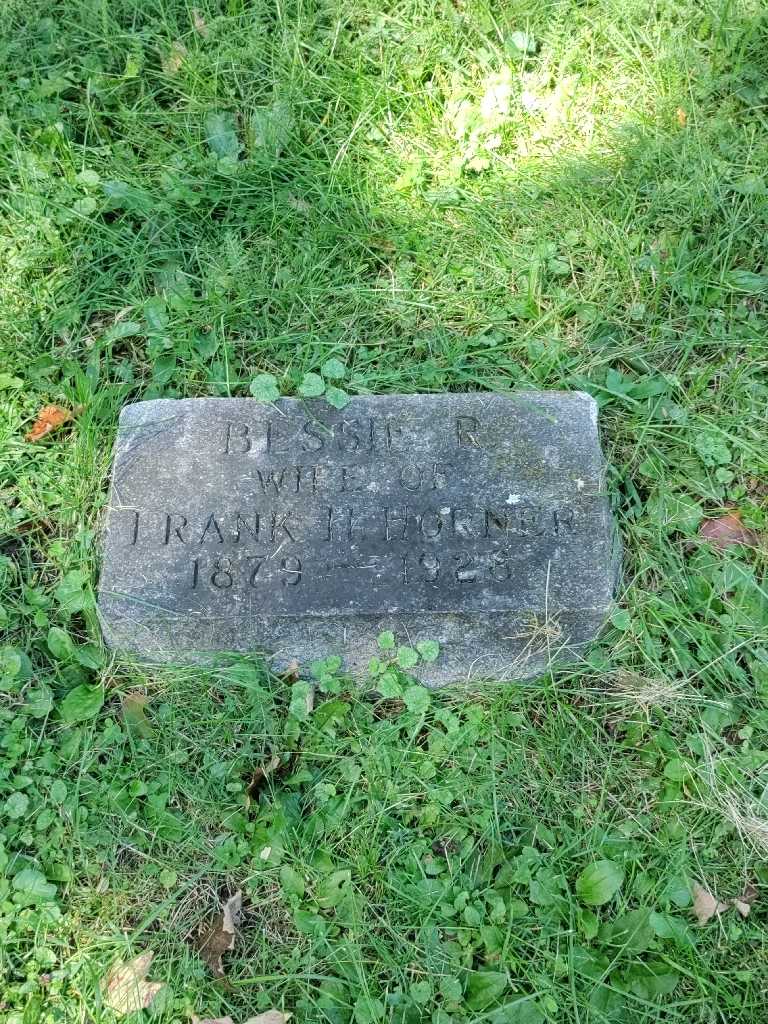 Bessie R. Horner's grave. Photo 2