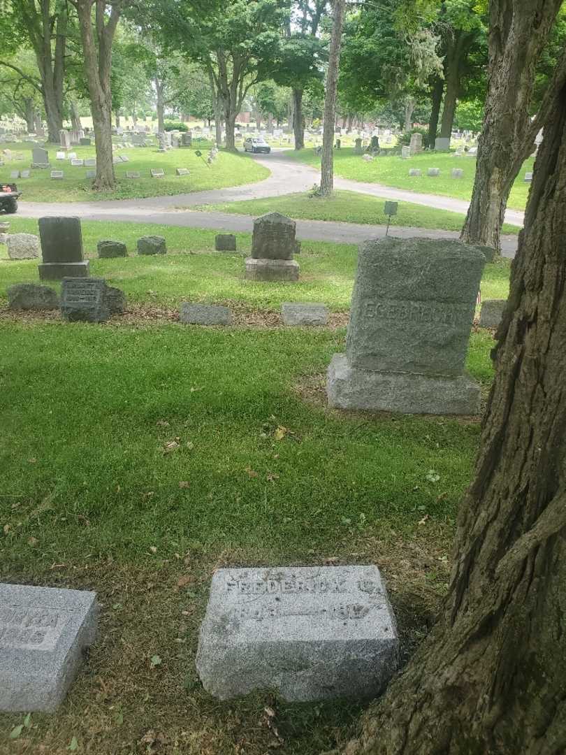 Frederick C. Egebrecht's grave. Photo 1