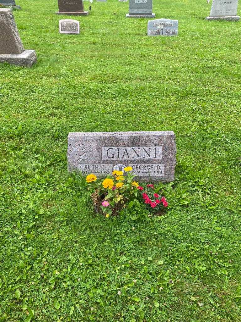 George D. Gianni's grave. Photo 2