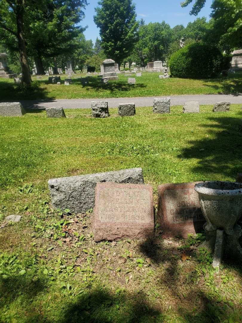 Helen E. Castleman's grave. Photo 1