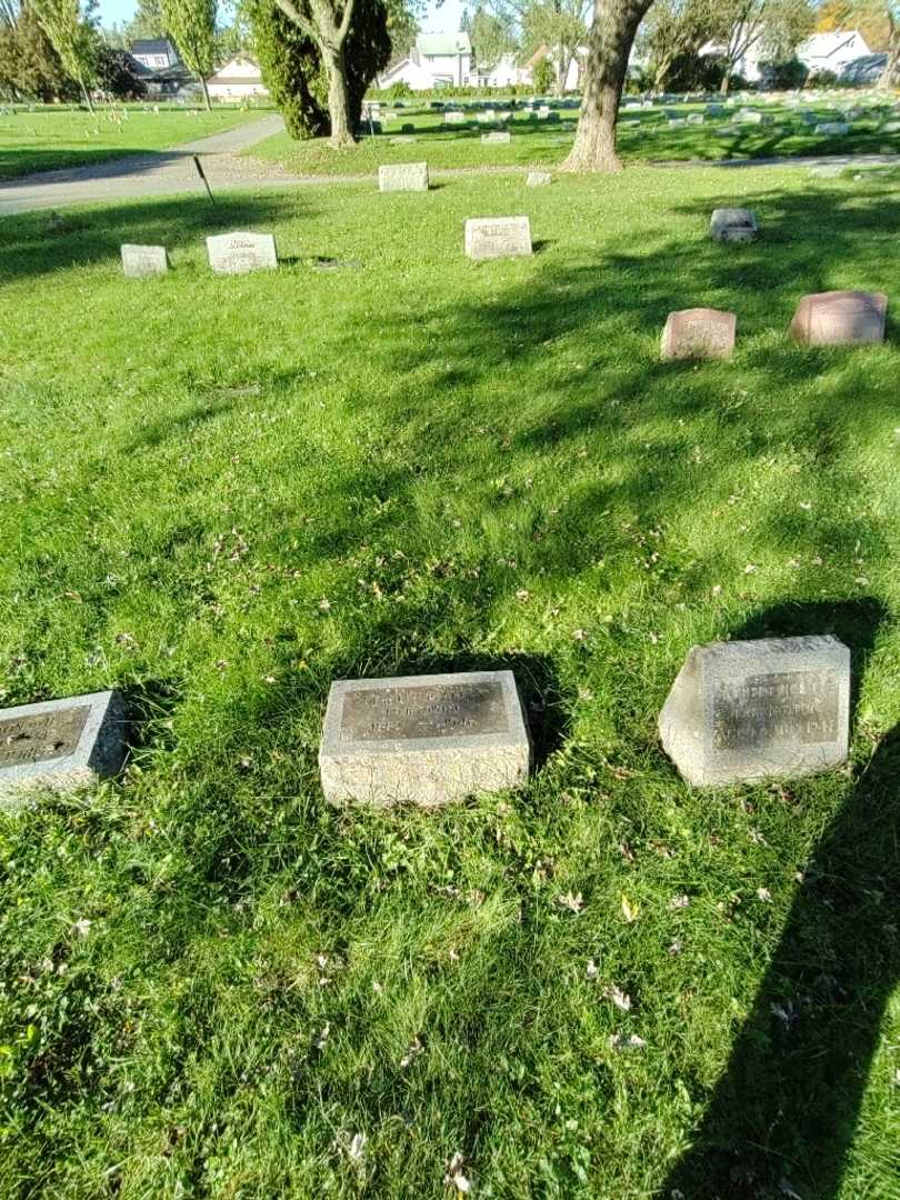 Stanley E. Akers's grave. Photo 3