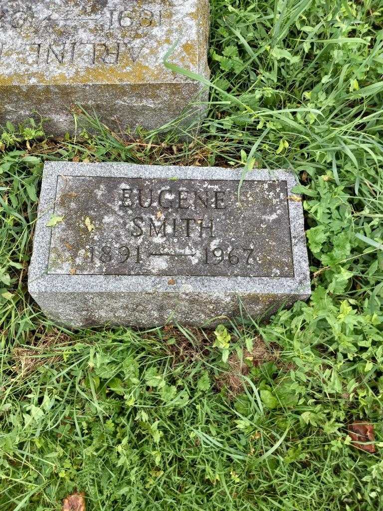 Eugene Smith's grave. Photo 2