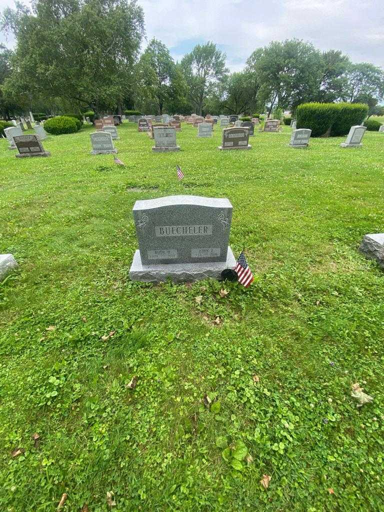 Ruth H. Buecheler's grave. Photo 1