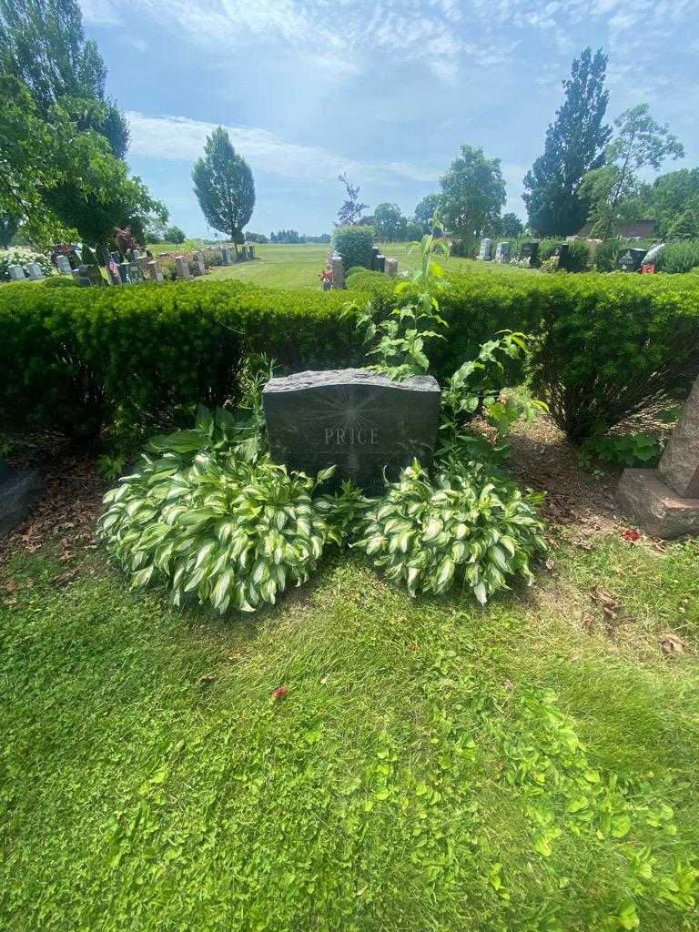 Donald R. Price's grave. Photo 1