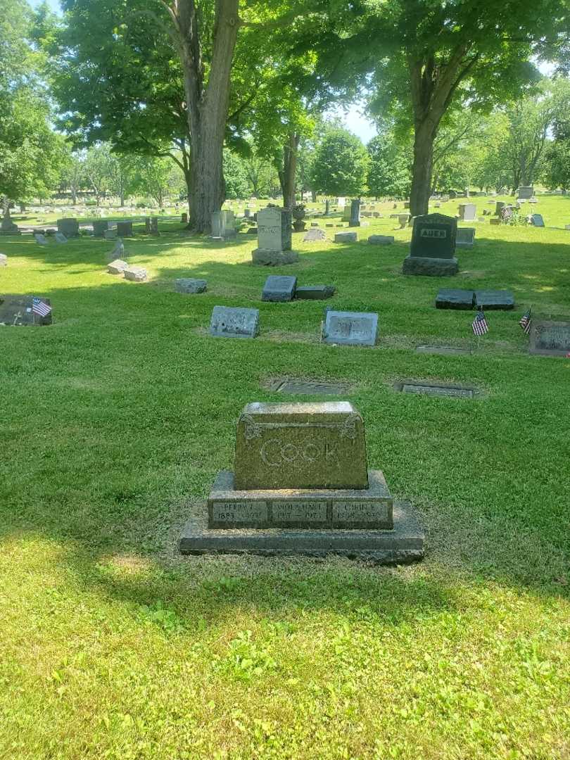 Lorin E. Cook's grave. Photo 1