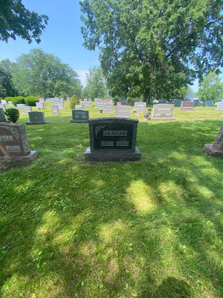 George B. Skapiak's grave. Photo 1