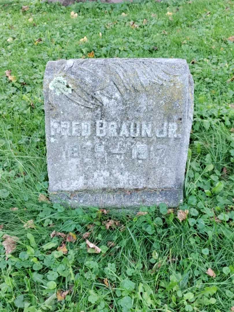 Fred Braun Junior's grave. Photo 3