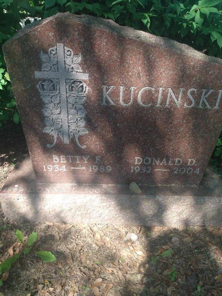 Betty F. Kucinski's grave. Photo 3