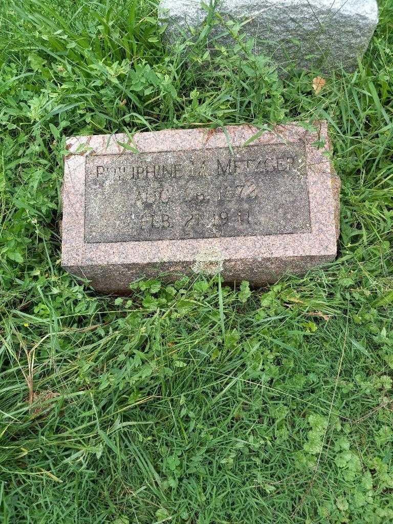 Philipine M. Metzger's grave. Photo 2