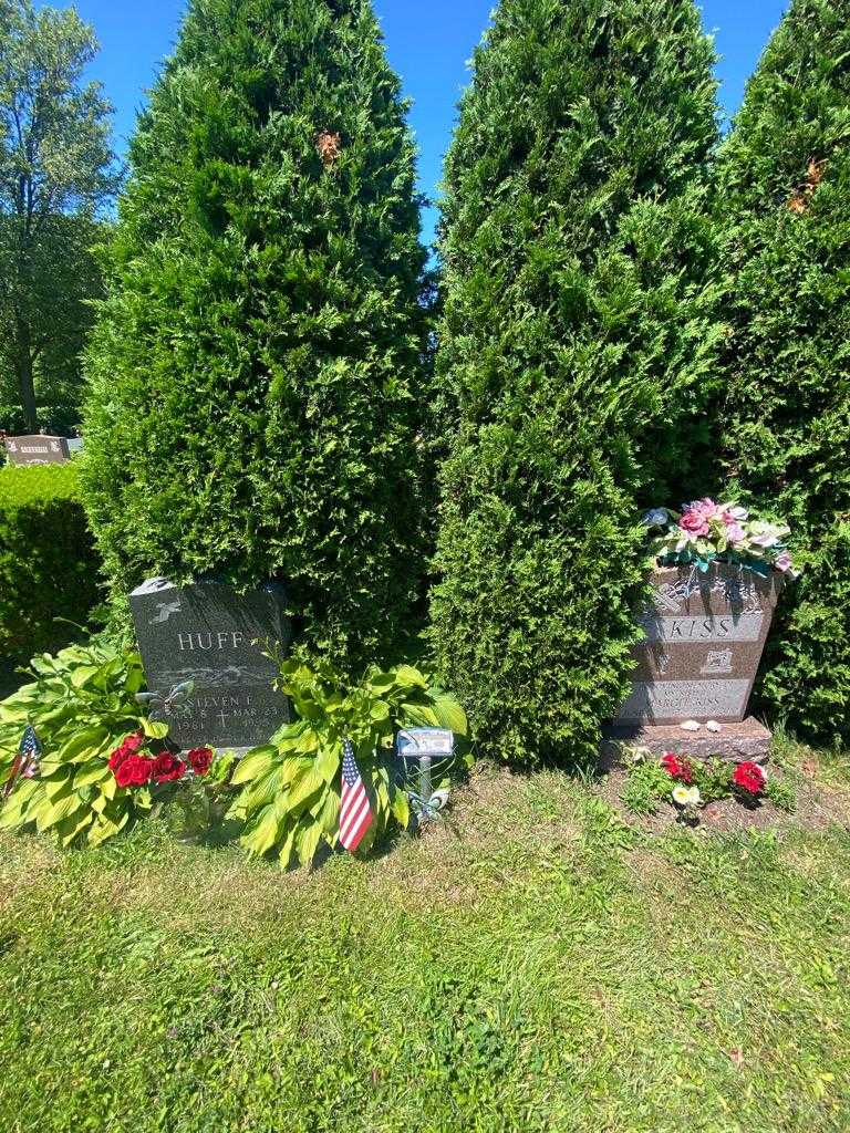 Dante J. Valenti's grave. Photo 1