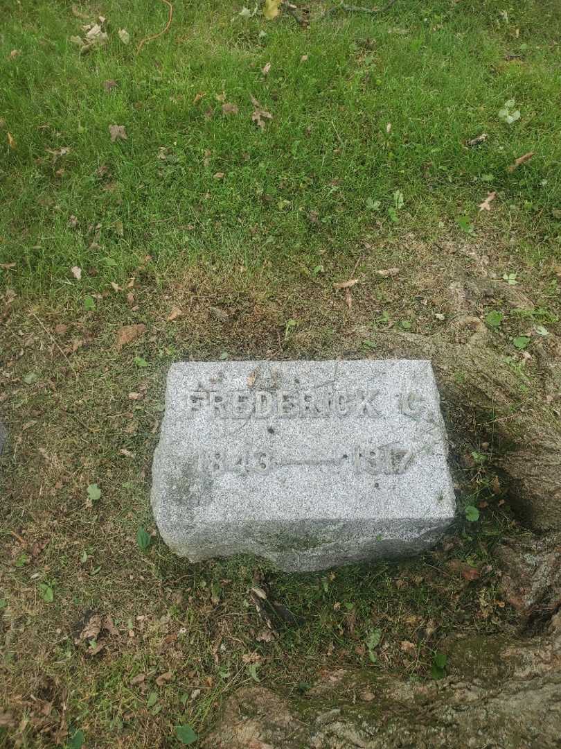 Frederick C. Egebrecht's grave. Photo 2