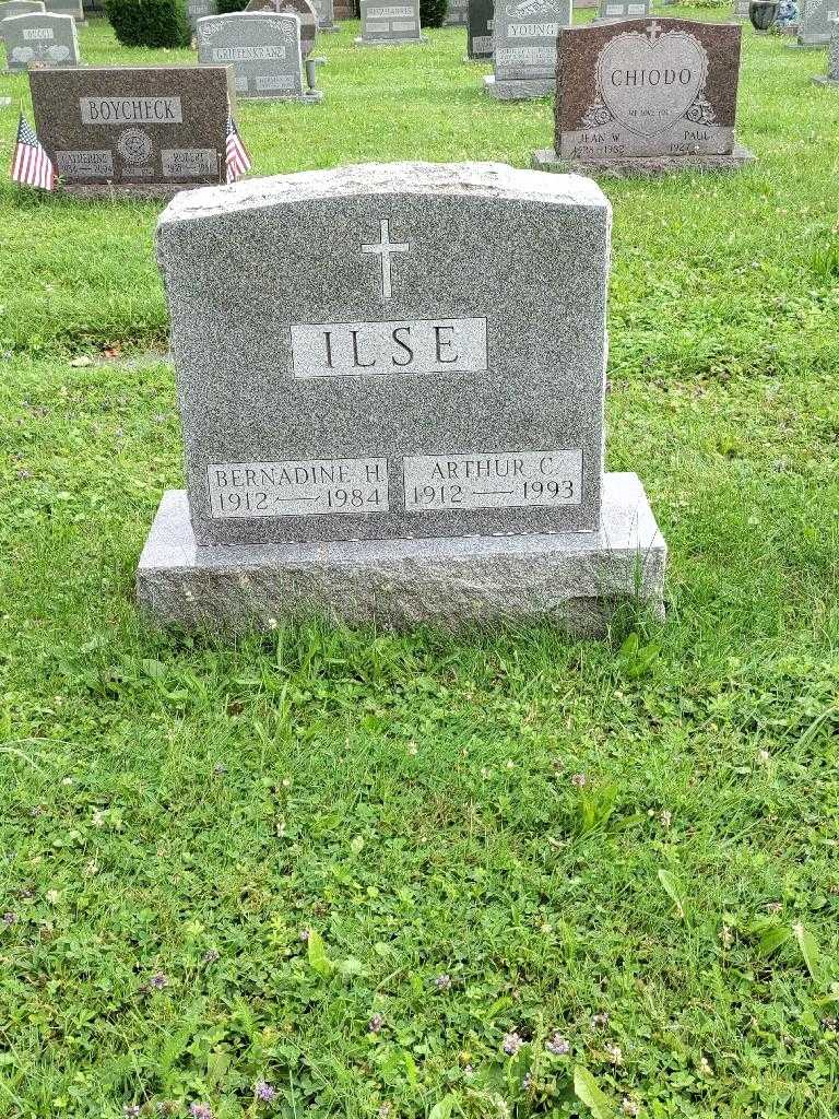 Arthur C. Ilse's grave. Photo 2