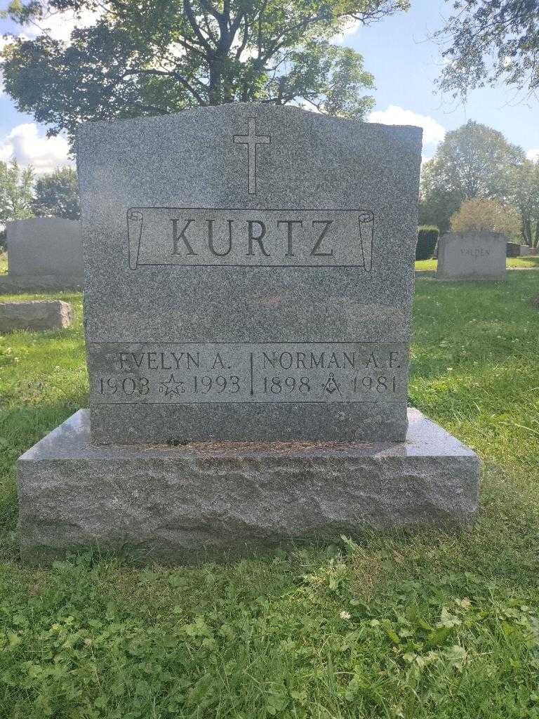 Evelyn A. Kurtz's grave. Photo 3