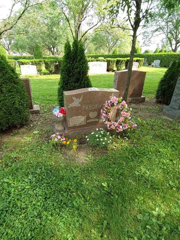 Stephanie Pregent's grave. Photo 1