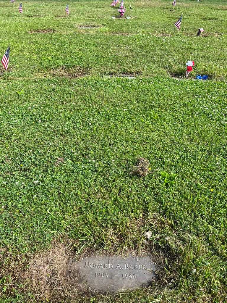 Howard A. Baker's grave. Photo 2