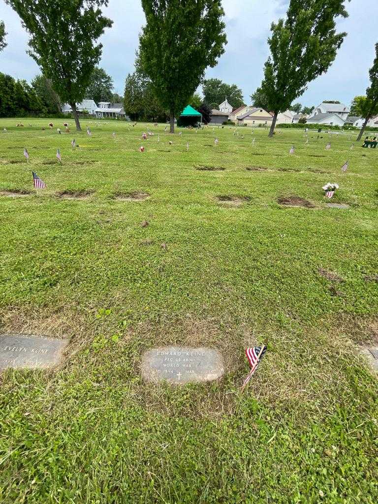 Edward Kline's grave. Photo 1