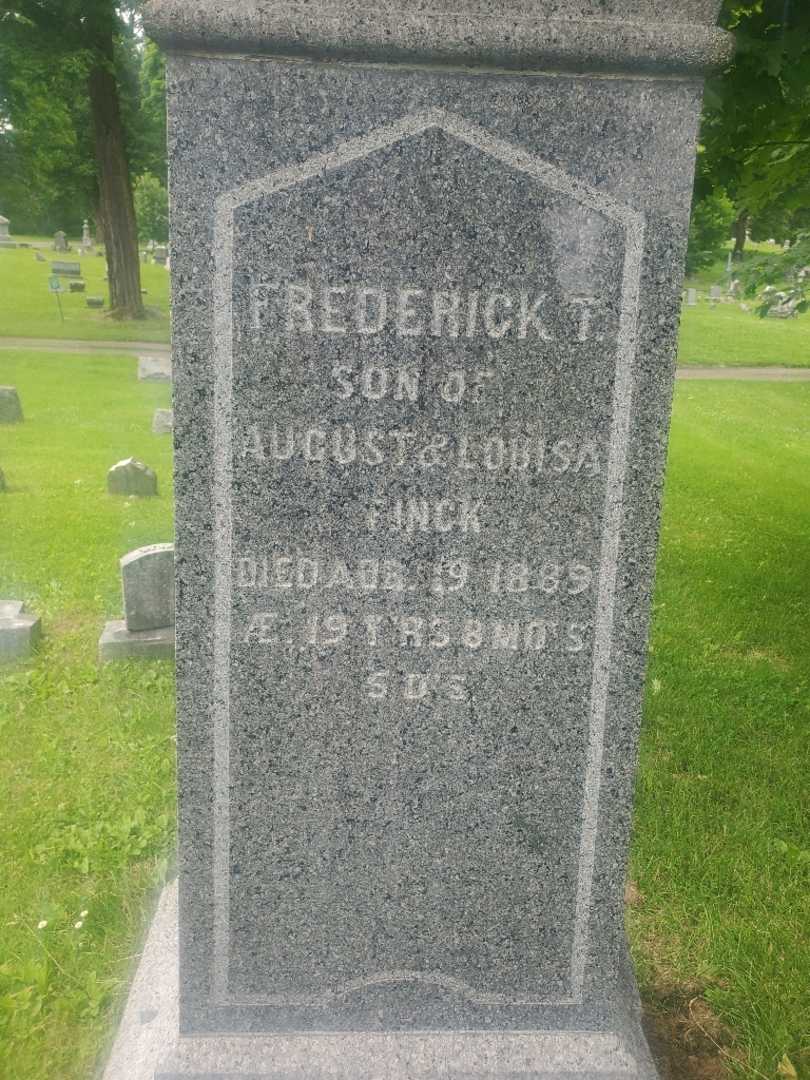 Frederick T. Finck's grave. Photo 1