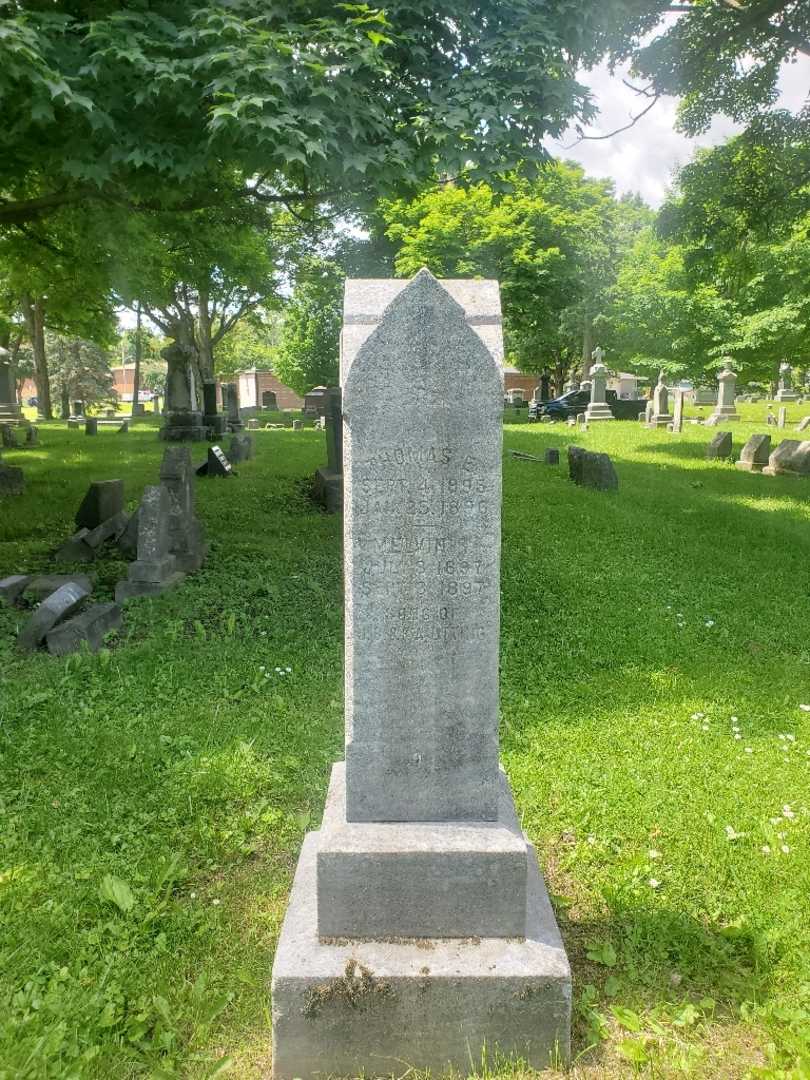 Thomas Edward Utting's grave. Photo 3