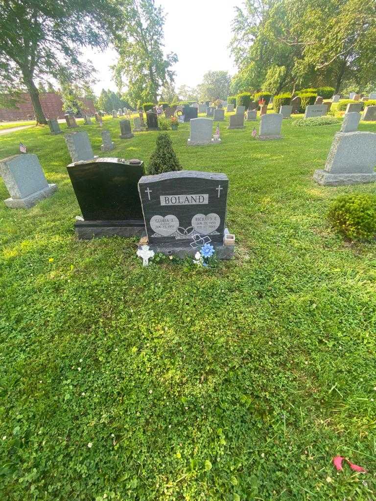 Richard E. Boland's grave. Photo 1