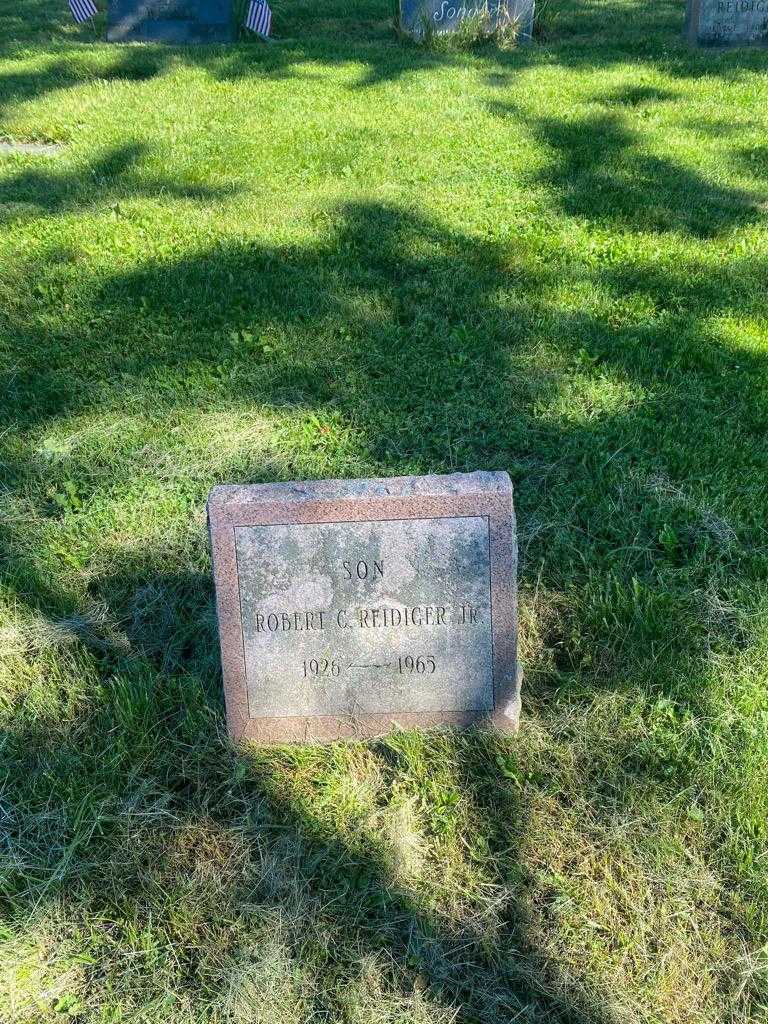 Robert C. Rediger Junior's grave. Photo 2