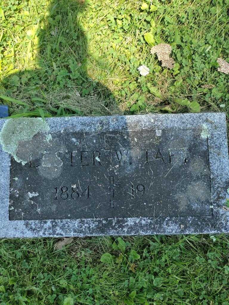 Lester W. Taft's grave. Photo 3