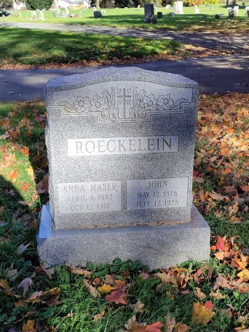 Anna Maser Roeckelein's grave. Photo 3