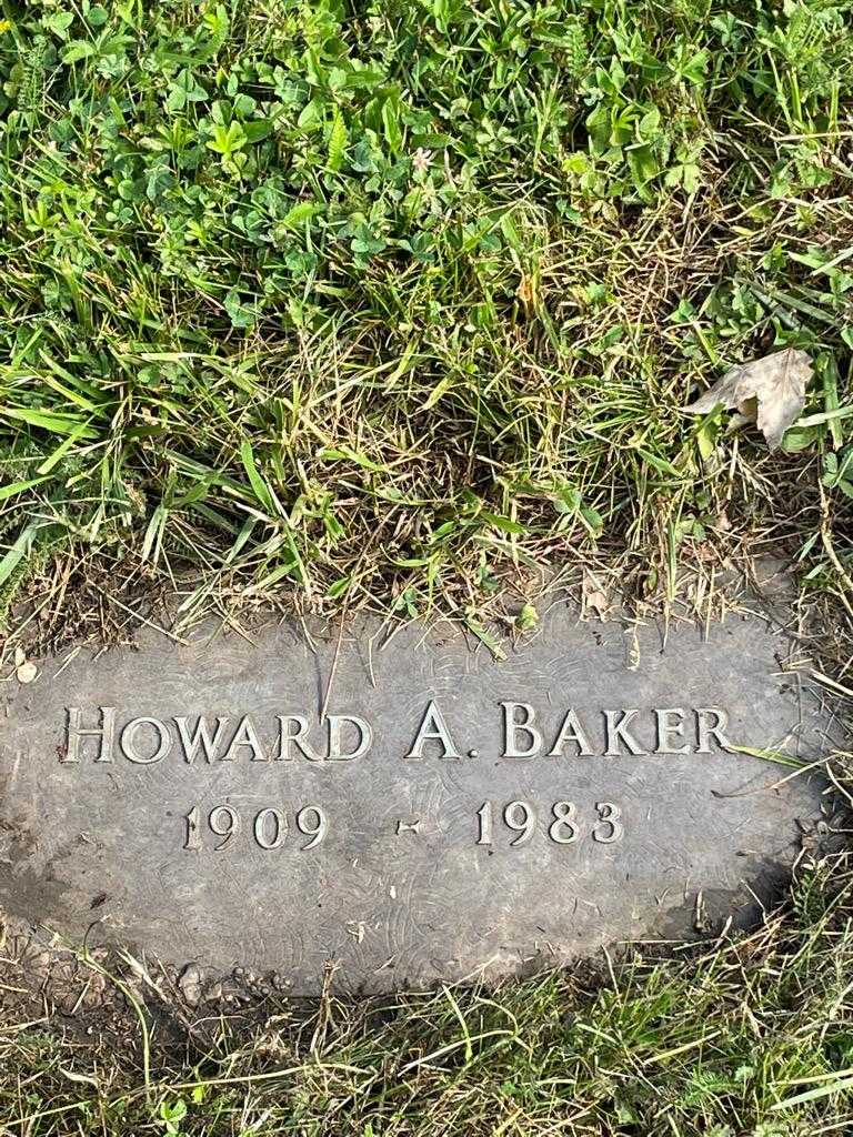 Howard A. Baker's grave. Photo 3