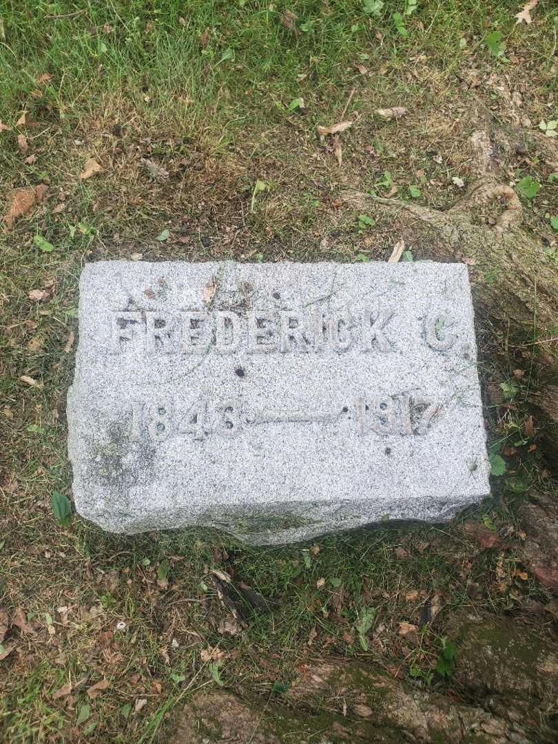 Frederick C. Egebrecht's grave. Photo 3