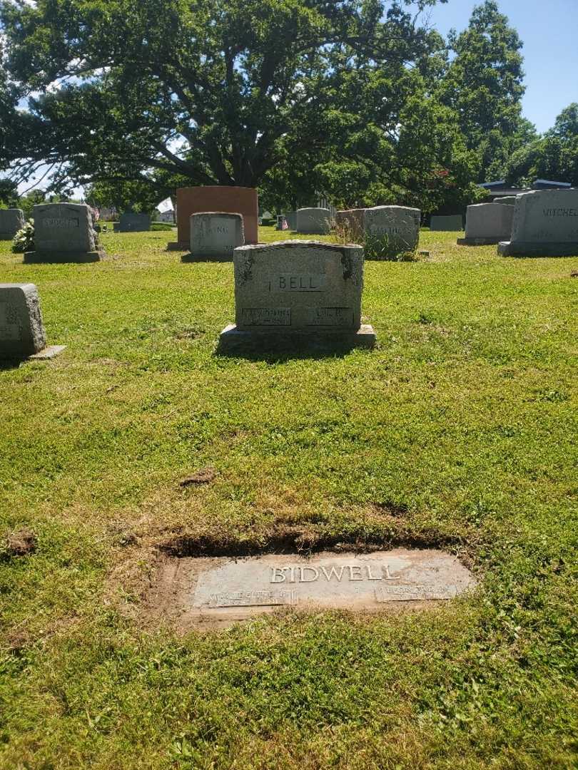 Madeline Anita B. Bidwell's grave. Photo 1