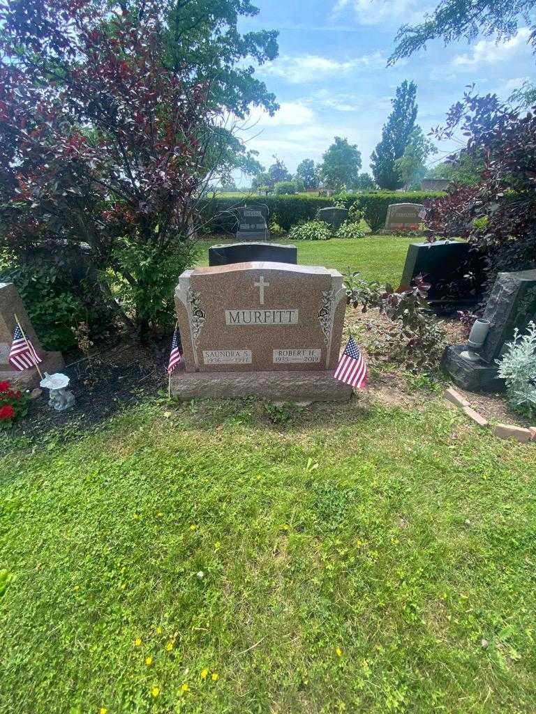 Saundra S. Murfitt's grave. Photo 1