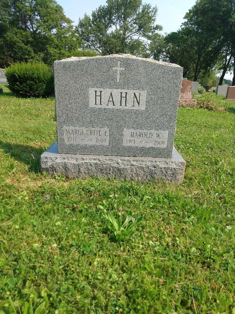 Harold W. Hahn's grave. Photo 2