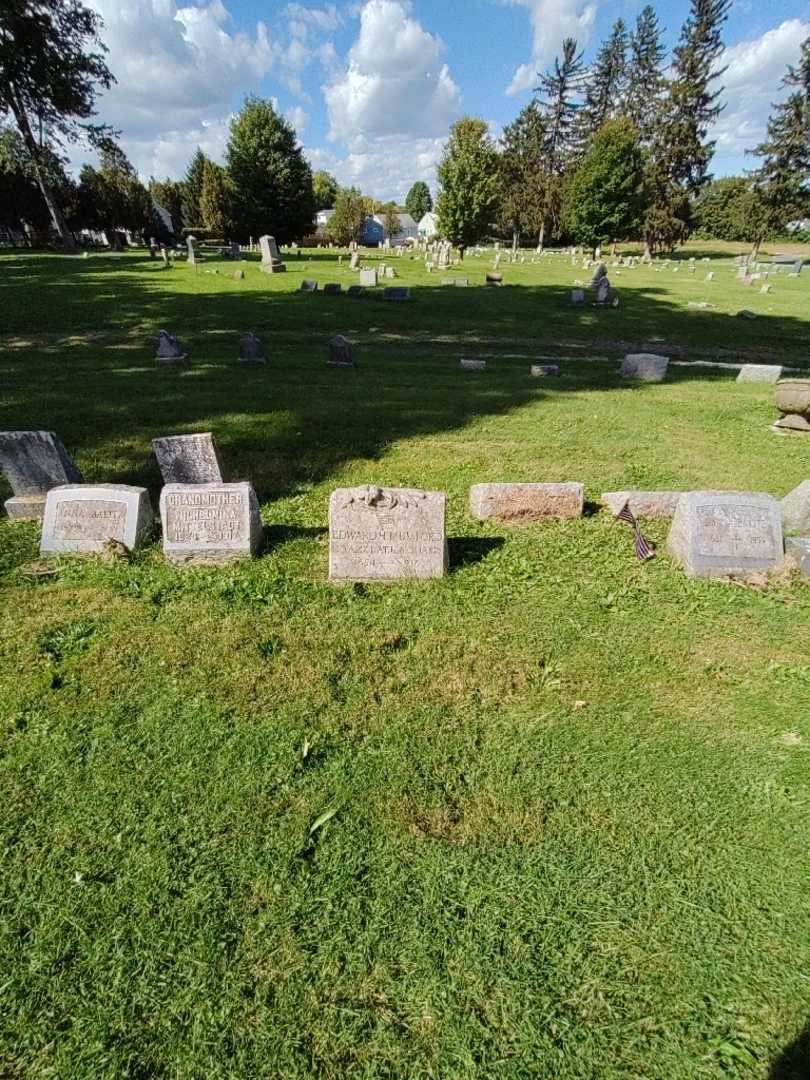 Edward H. Mumford's grave. Photo 1