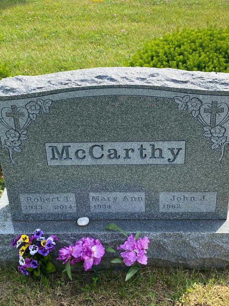 Robert T. McCarthy's grave. Photo 1