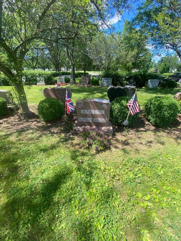 Jean Hartung's grave. Photo 1