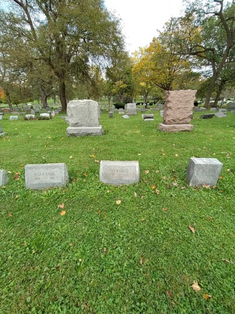 Eva M. Unger's grave. Photo 1