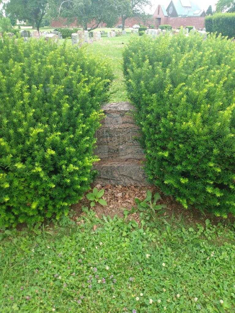 Norma H. Chard's grave. Photo 1