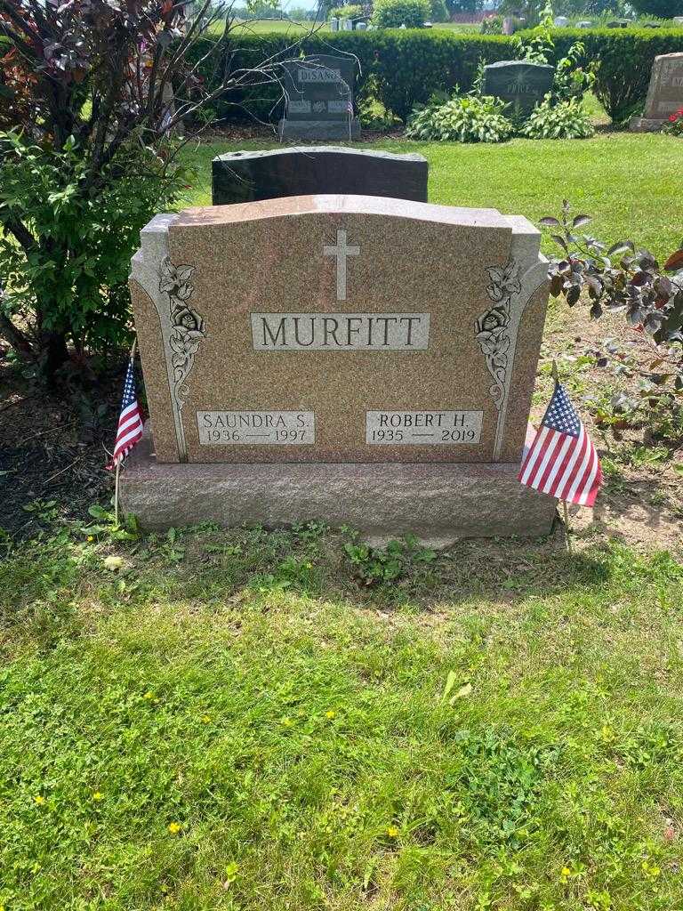 Saundra S. Murfitt's grave. Photo 2