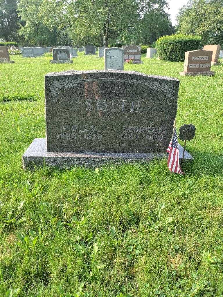 Viola K. Smith's grave. Photo 1