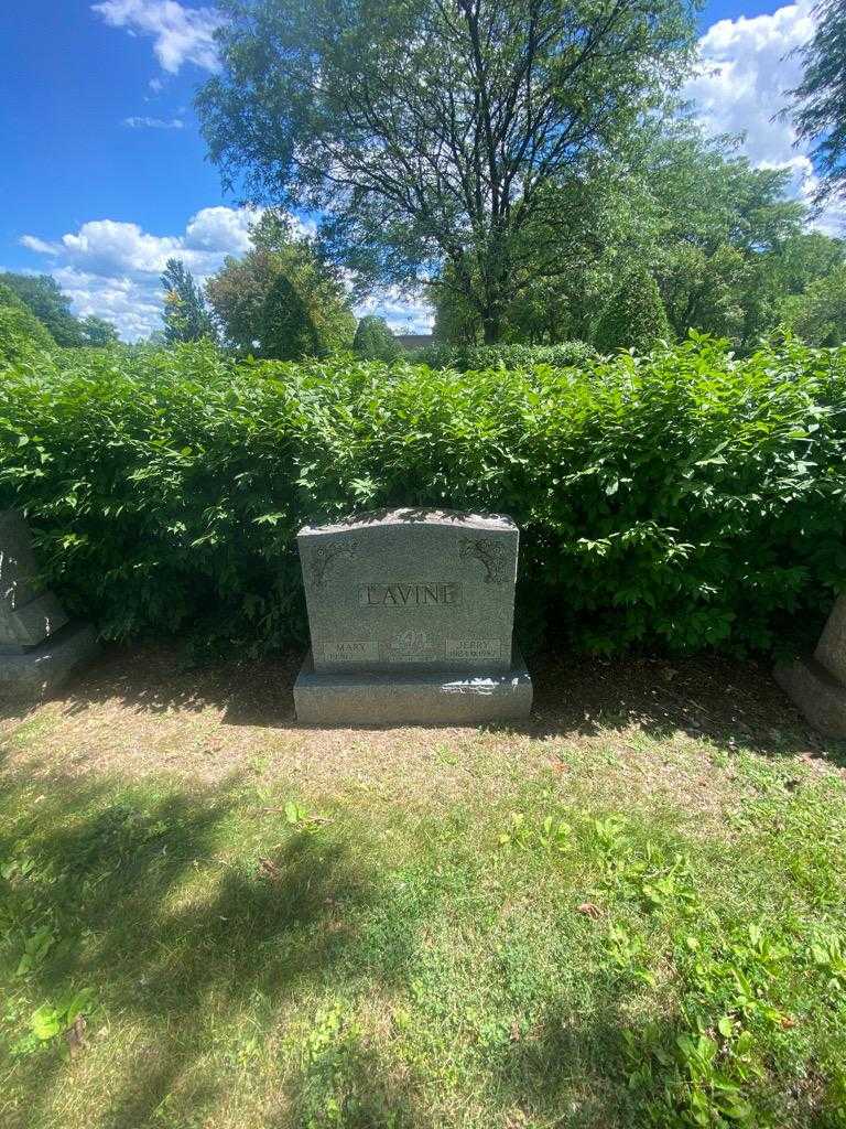 Jerry Lavine's grave. Photo 1
