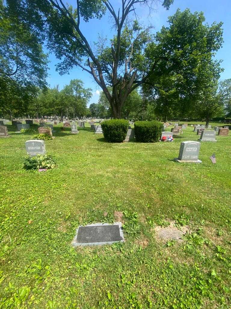 Miriam H. Walter's grave. Photo 1