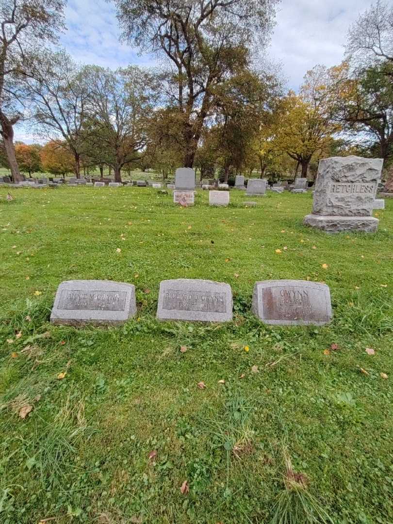 Richard J. Gwynn's grave. Photo 1