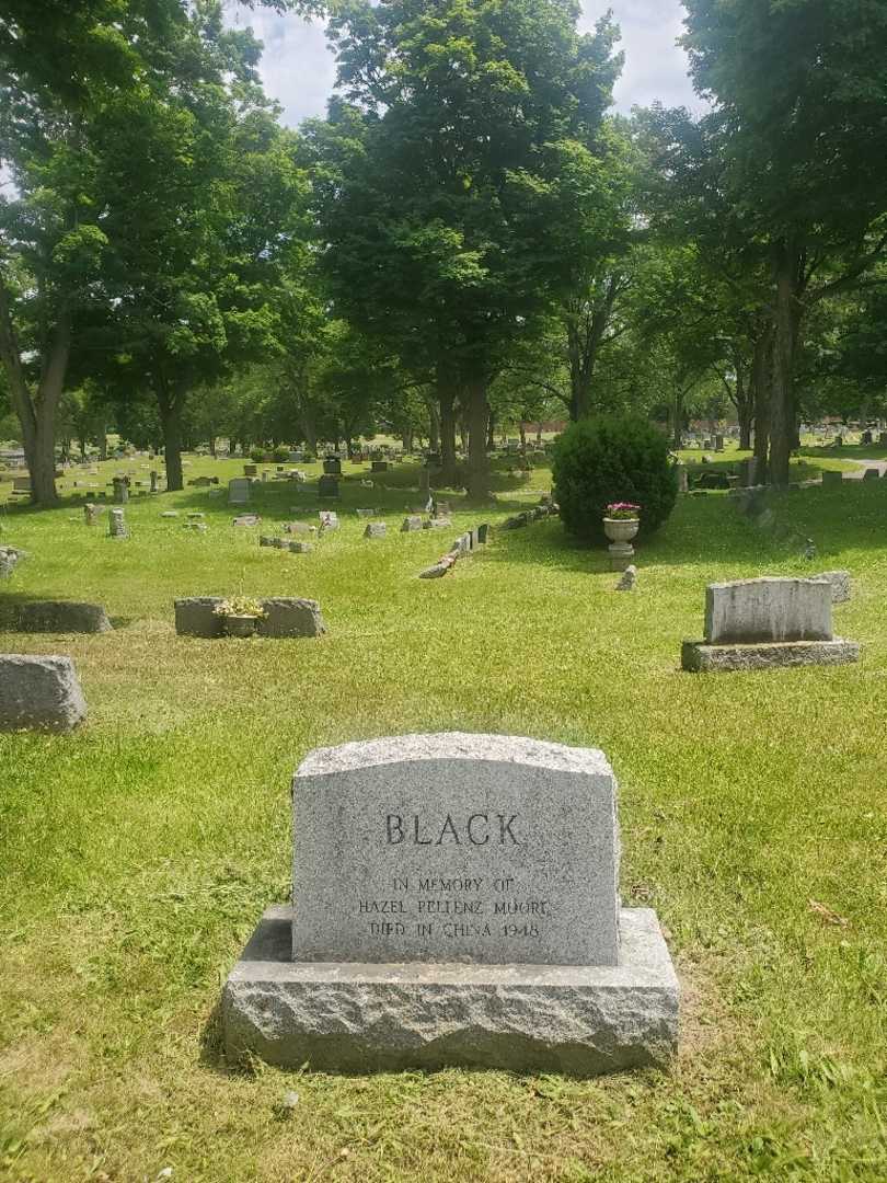 Hazel Moore Pellenz's grave. Photo 1