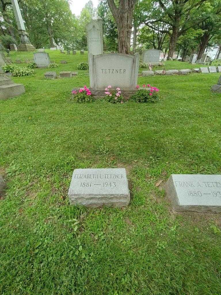 Elizabeth L. Tetzner's grave. Photo 1